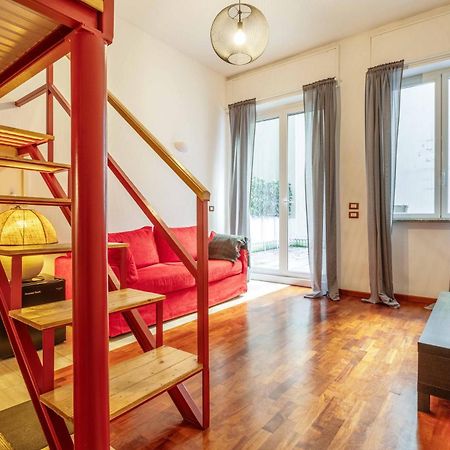 One Bedroom Apartment With Terrace Near Duomo Milano Ngoại thất bức ảnh