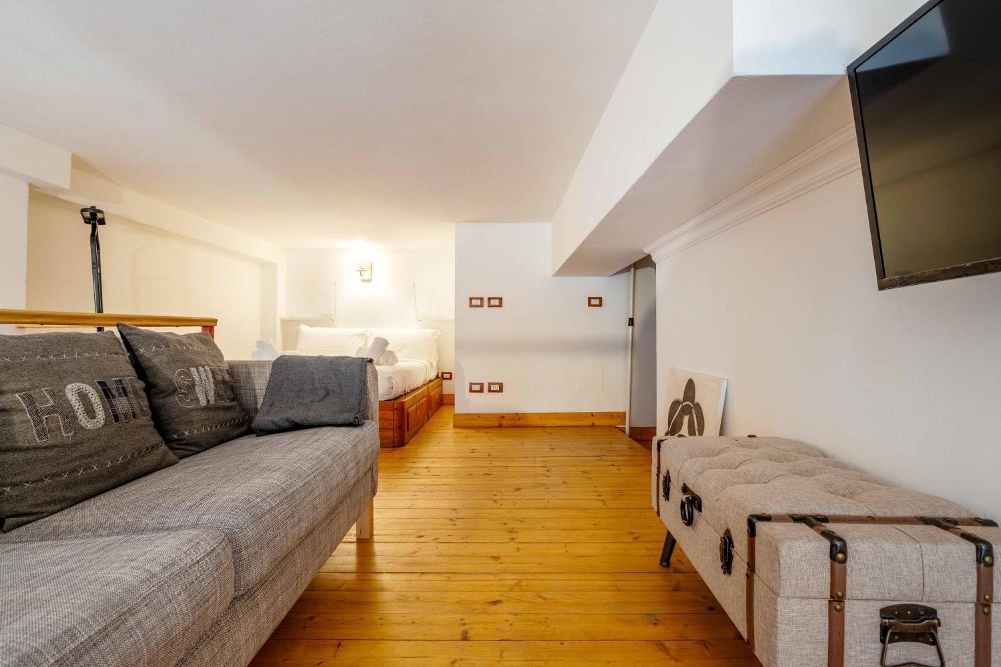 One Bedroom Apartment With Terrace Near Duomo Milano Ngoại thất bức ảnh