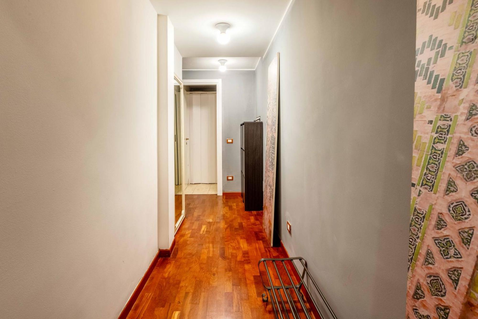 One Bedroom Apartment With Terrace Near Duomo Milano Ngoại thất bức ảnh