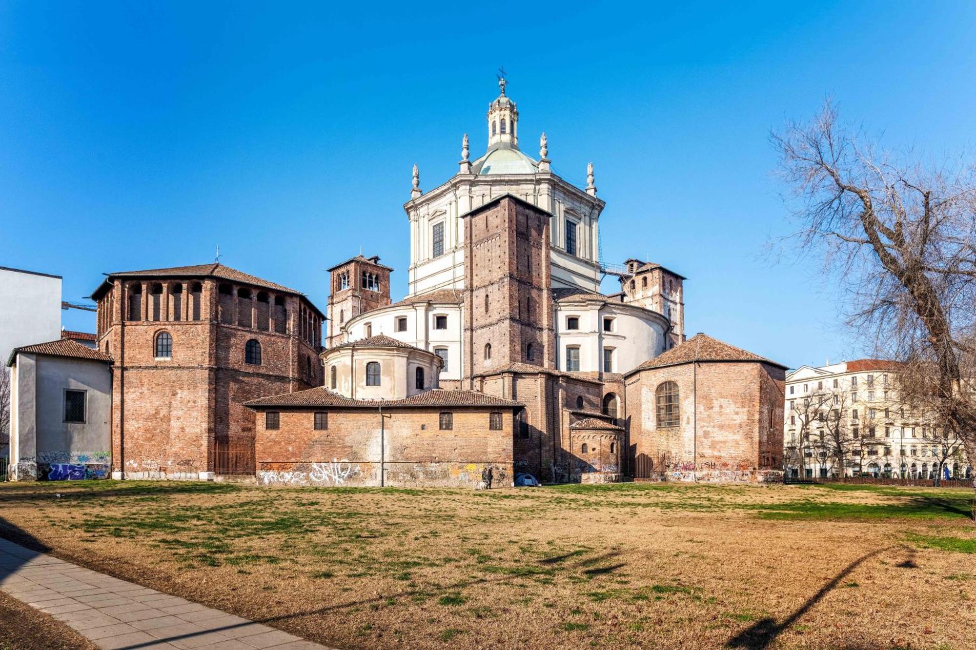 One Bedroom Apartment With Terrace Near Duomo Milano Ngoại thất bức ảnh