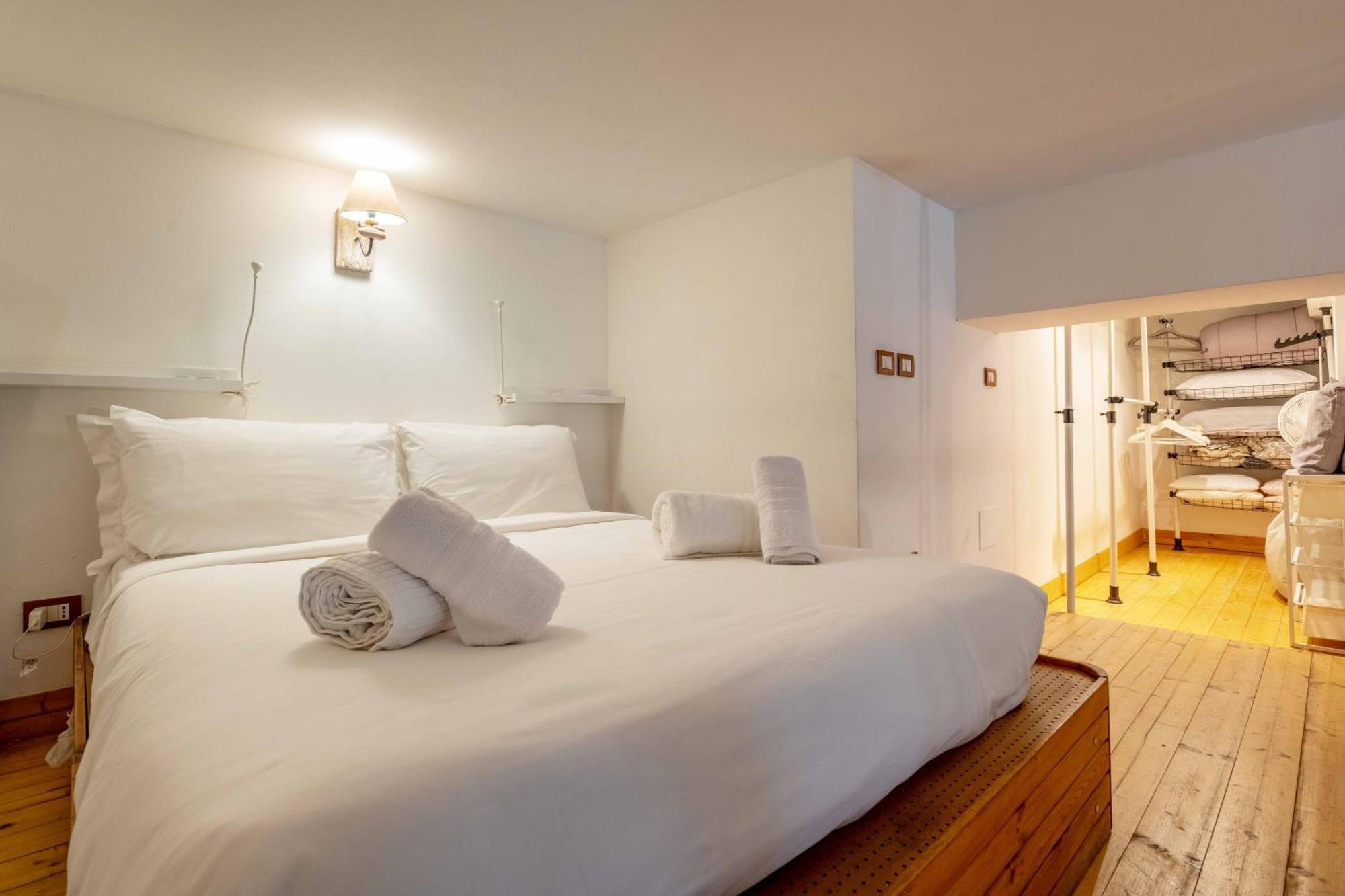 One Bedroom Apartment With Terrace Near Duomo Milano Ngoại thất bức ảnh
