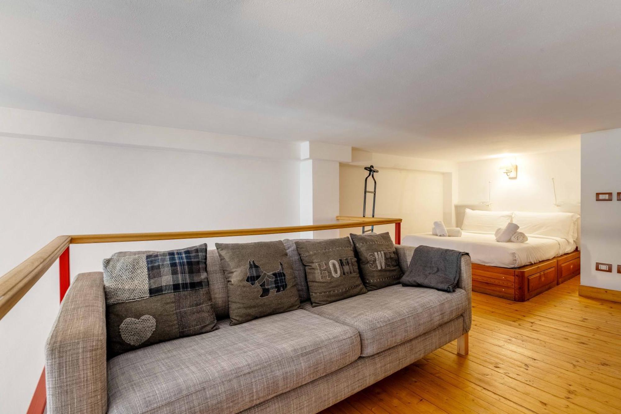 One Bedroom Apartment With Terrace Near Duomo Milano Ngoại thất bức ảnh